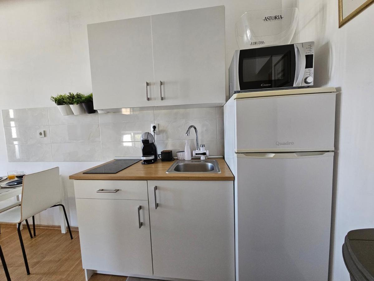 Studio Apartment Pegy Vir Eksteriør billede